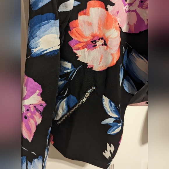 Love Tree Floral Blazer - Picture 5 of 7